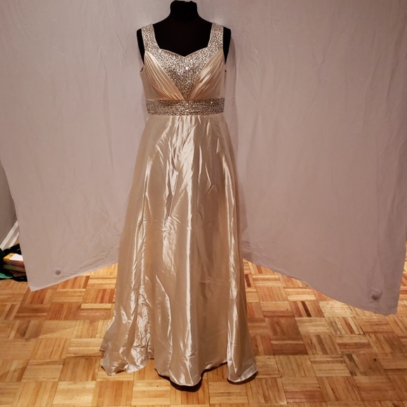 Prom dress - Picture 2 of 6